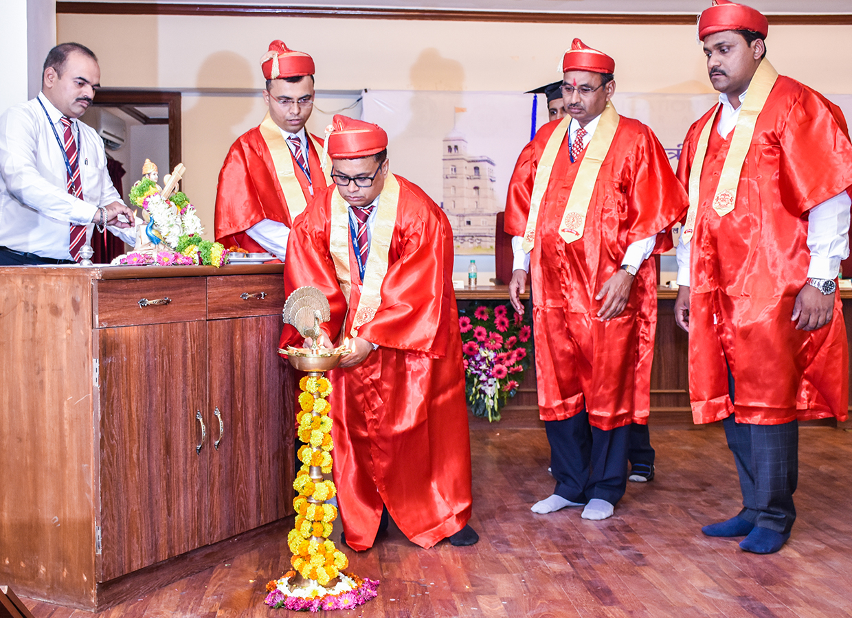 graduation_ceremony